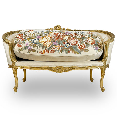 Vintage Elegant Luxury Sofa White and Gold Interior Design