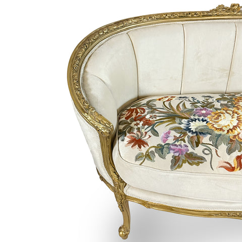 Vintage Elegant Luxury Sofa White and Gold Interior Design