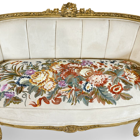 Vintage Elegant Luxury Sofa White and Gold Interior Design